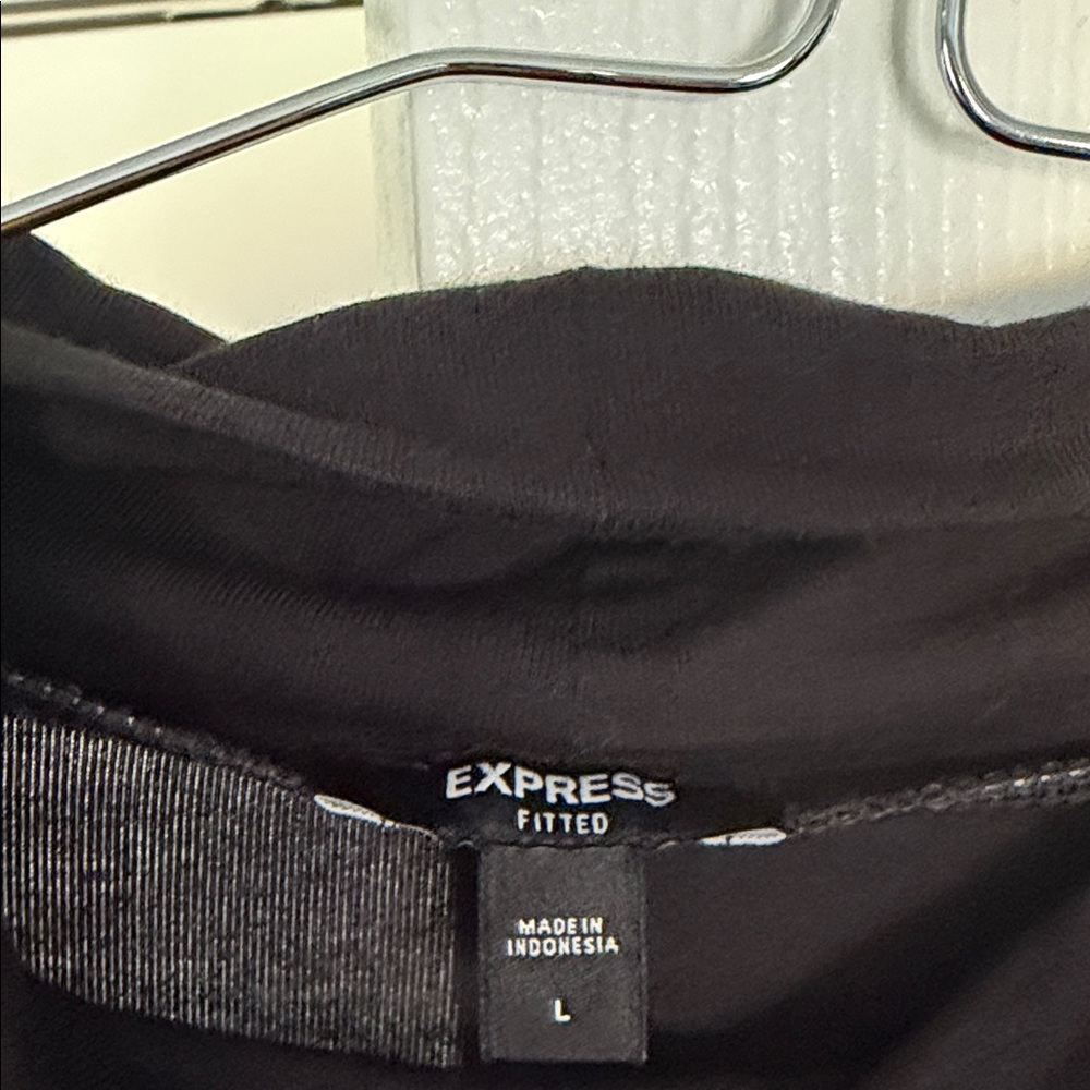 Express NWT Black Long-Sleeve Mock Neck Bodysuit - Picture 3 of 4